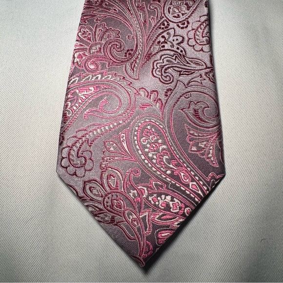 Kenneth Cole, Croft & Barrow, Geoffrey Beene Pink and Gray Tie Trio - Picture 4 of 11